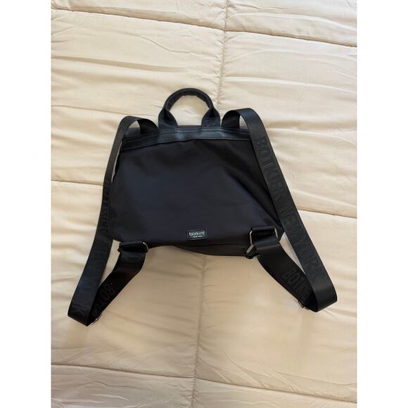 🌿 Weekend Outfit Bundle – Botkier Backpack + Summer Staples Size S/M & 8 Shorts - Picture 6 of 10